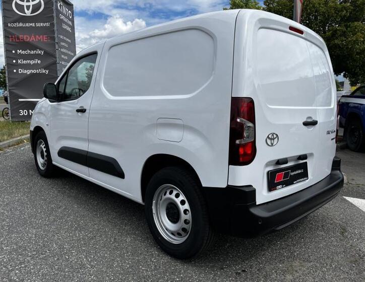 Toyota ProAce City 8