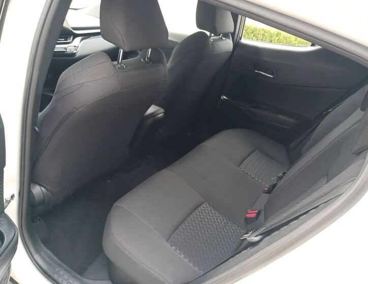 Toyota C-HR 11
