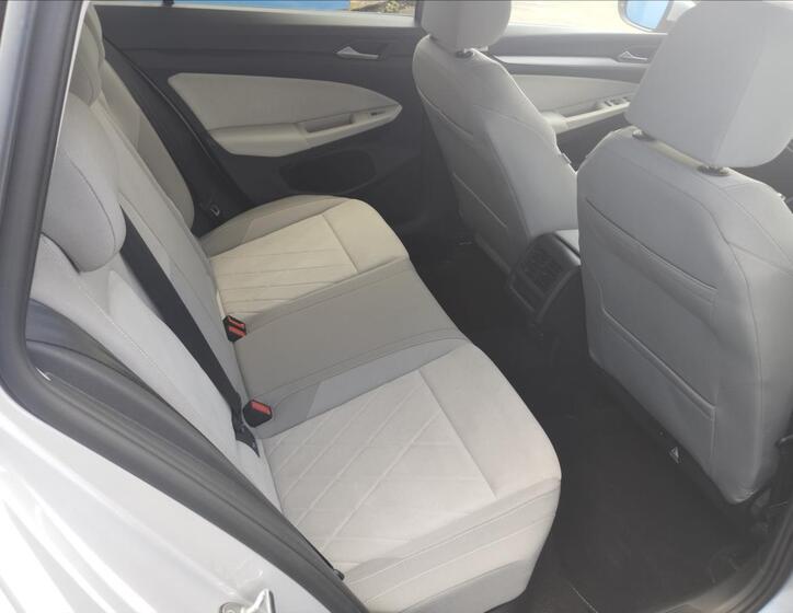 Volkswagen Golf 9