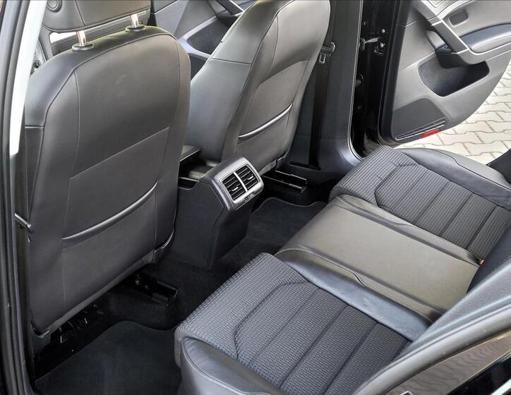 Volkswagen Golf 16