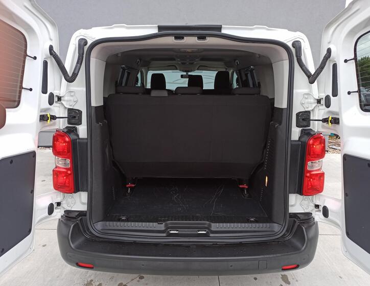Toyota ProAce 9