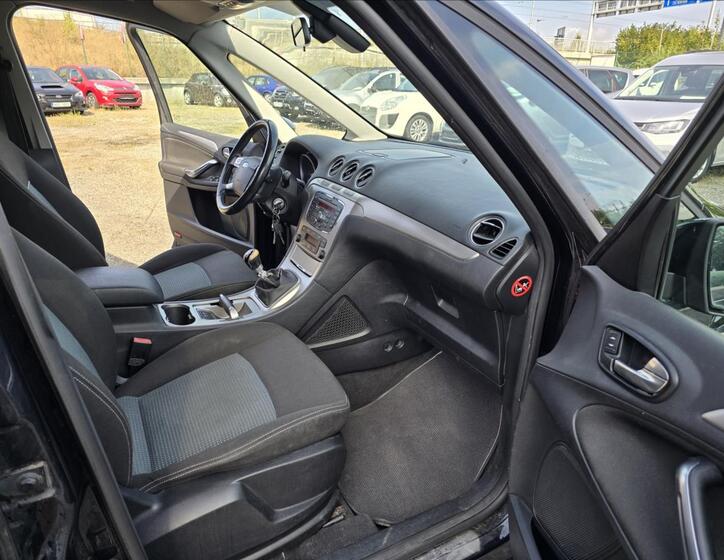 Ford Galaxy 13