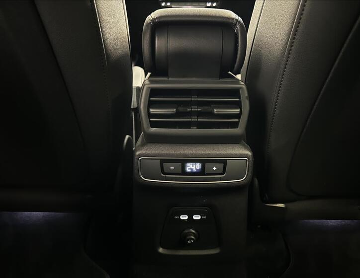 Audi Q4 25