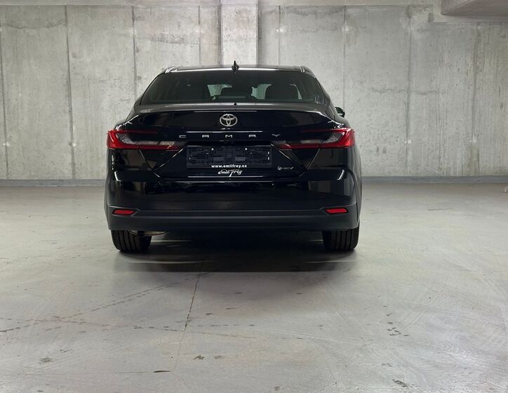 Toyota Camry 6