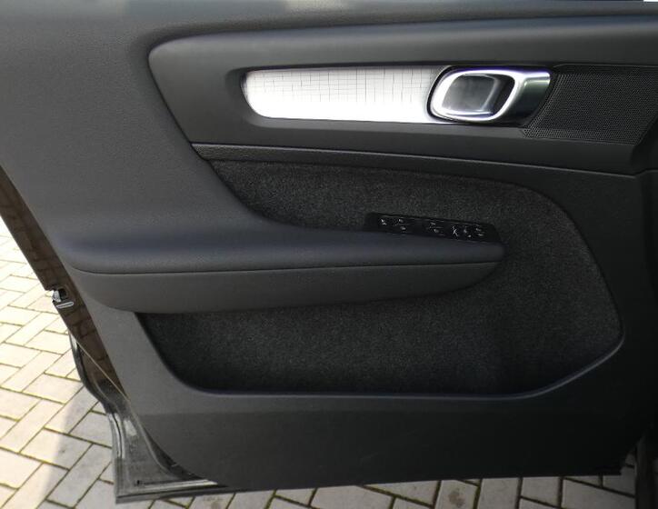 Volvo XC40 8