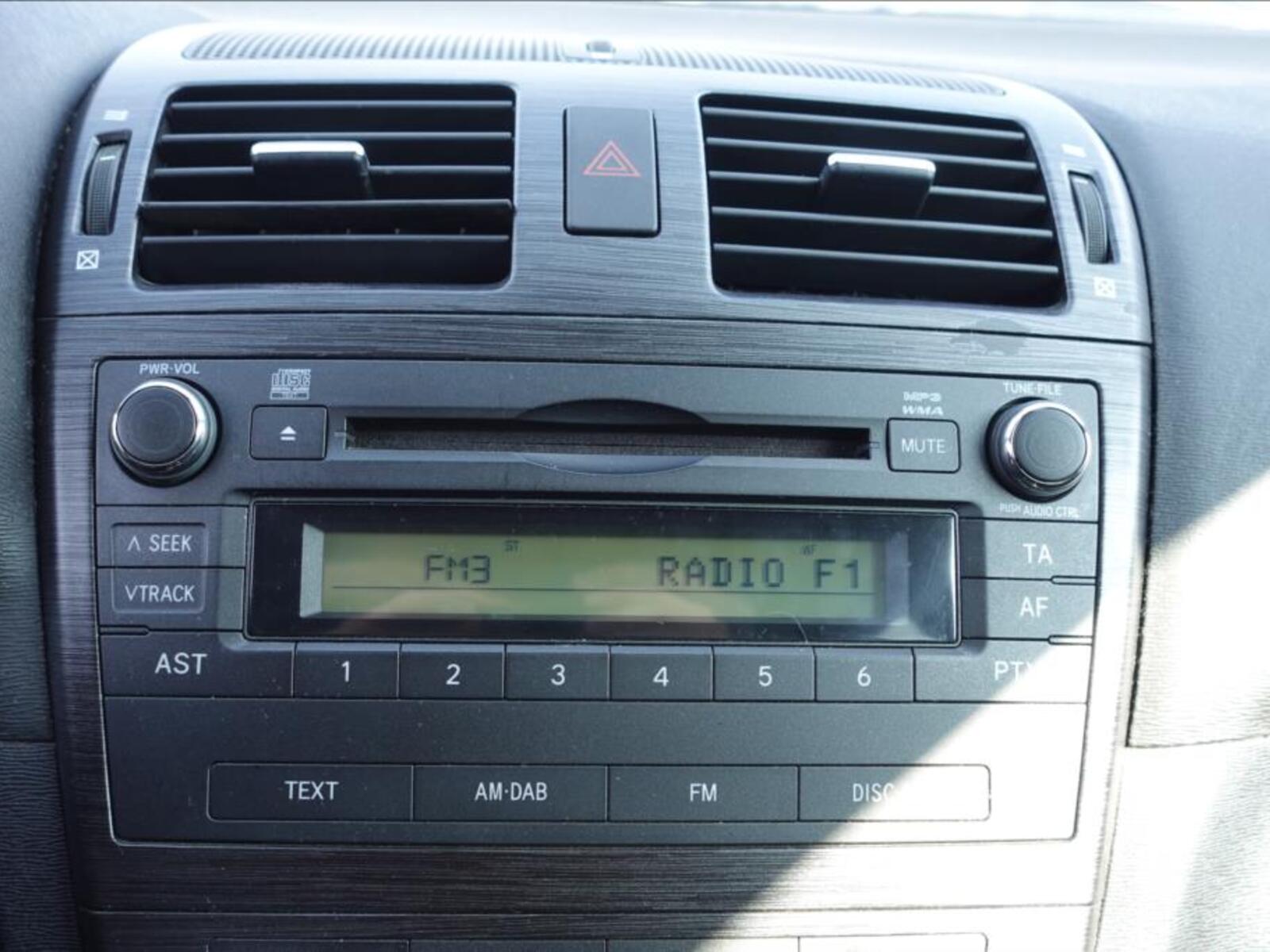 Toyota Avensis 16