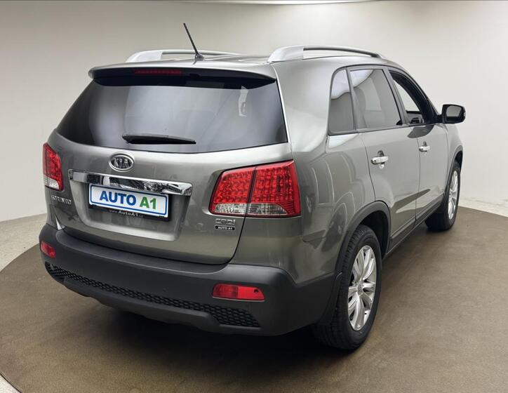 KIA Sorento 4
