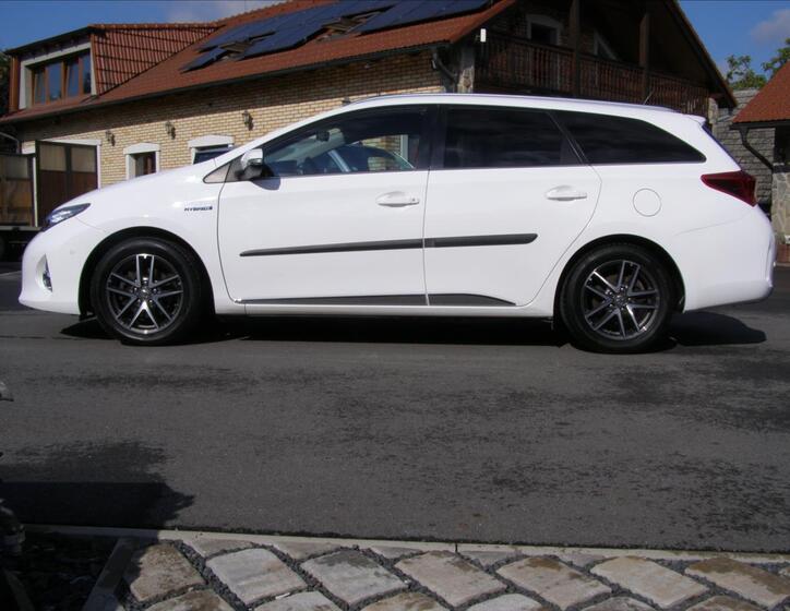 Toyota Auris 1