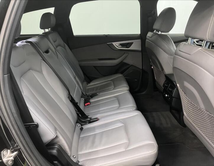 Audi Q7 21