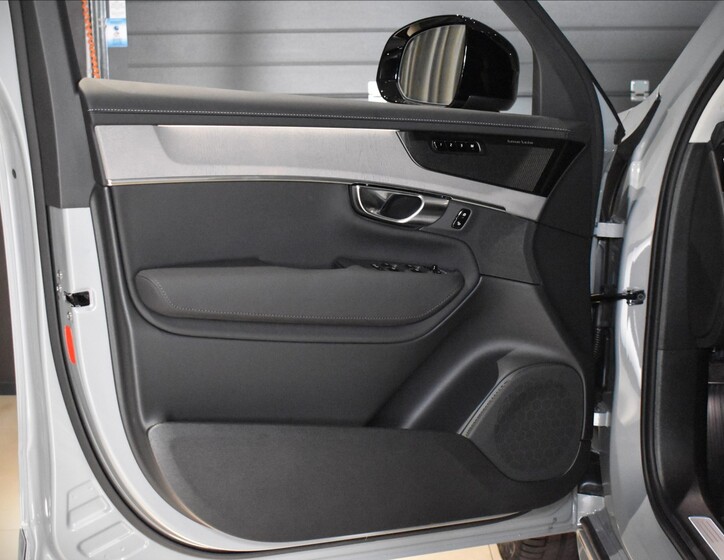 Volvo XC90 13