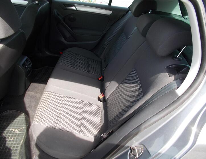 Volkswagen Golf 11