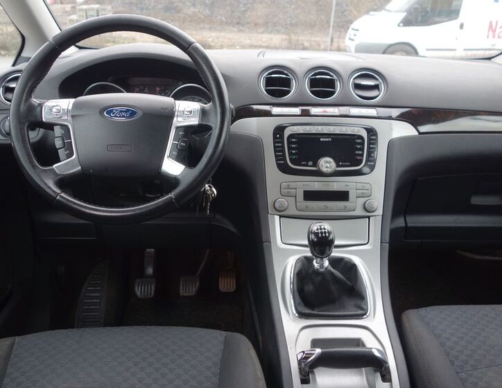 Ford Galaxy 11