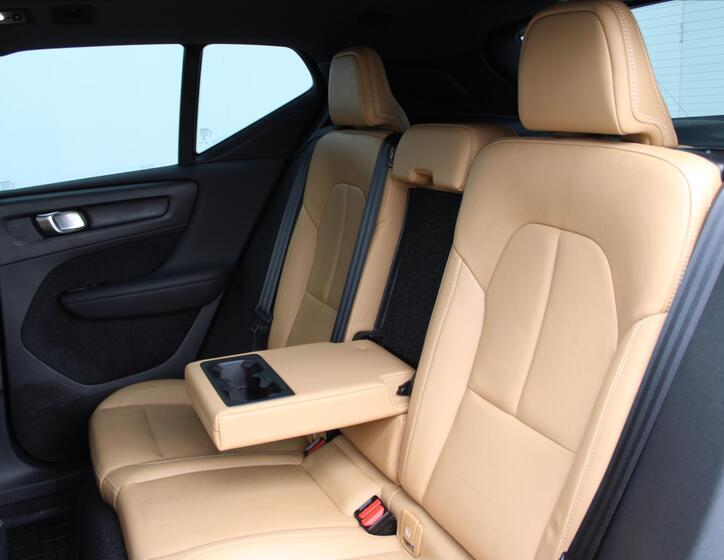 Volvo XC40 11
