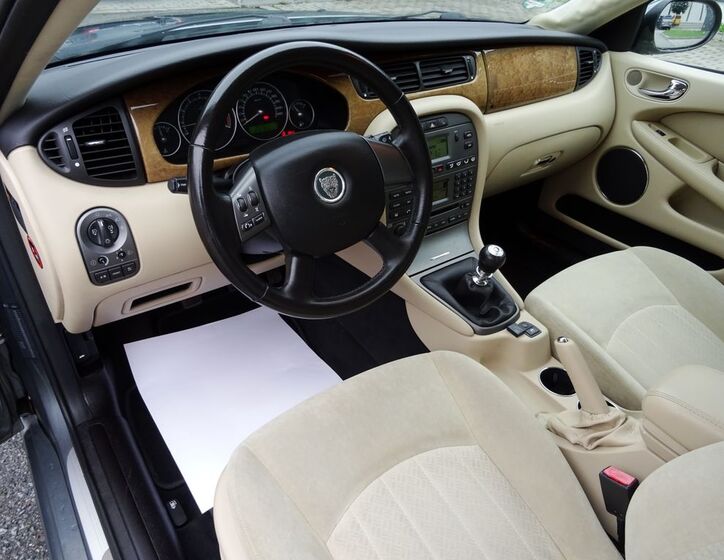Jaguar X-Type 11