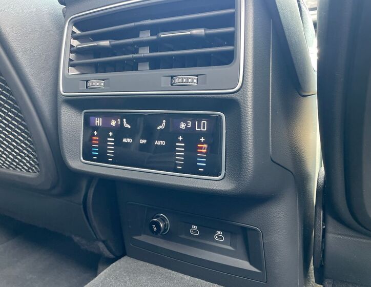 Audi Q8 36