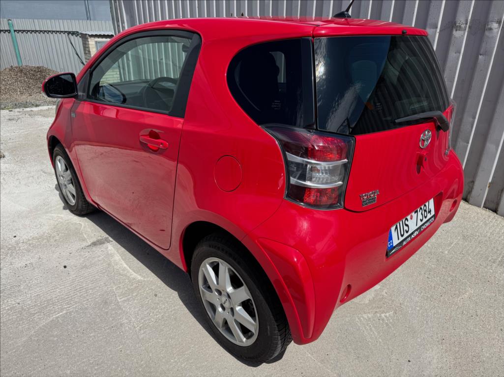 Toyota iQ