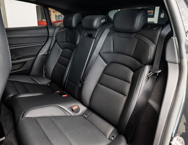 Porsche Taycan 10