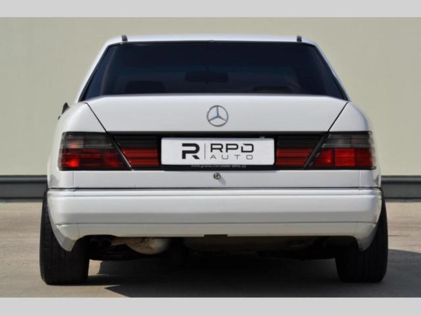 Mercedes-Benz 124 11