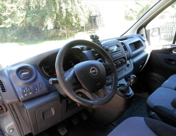 Opel Vivaro 12