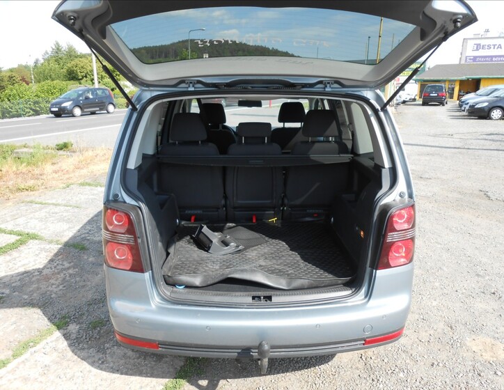 Volkswagen Touran 9
