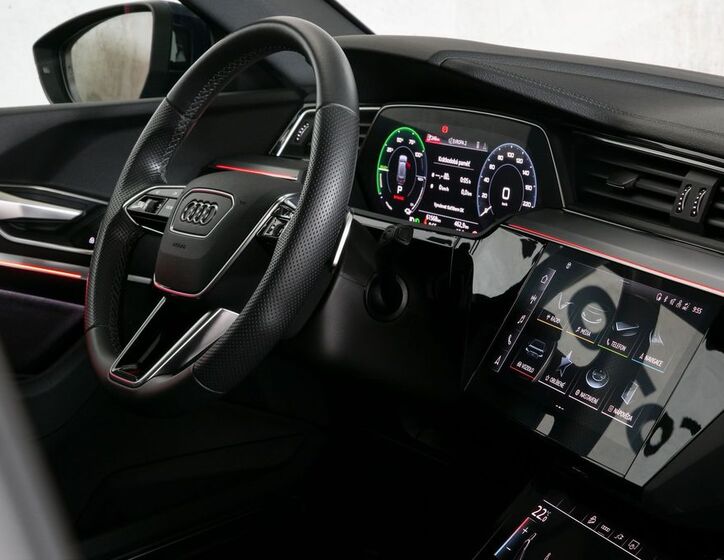 Audi e-tron 17