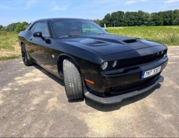 Dodge Challenger 1