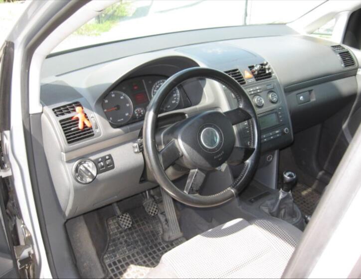 Volkswagen Touran 12