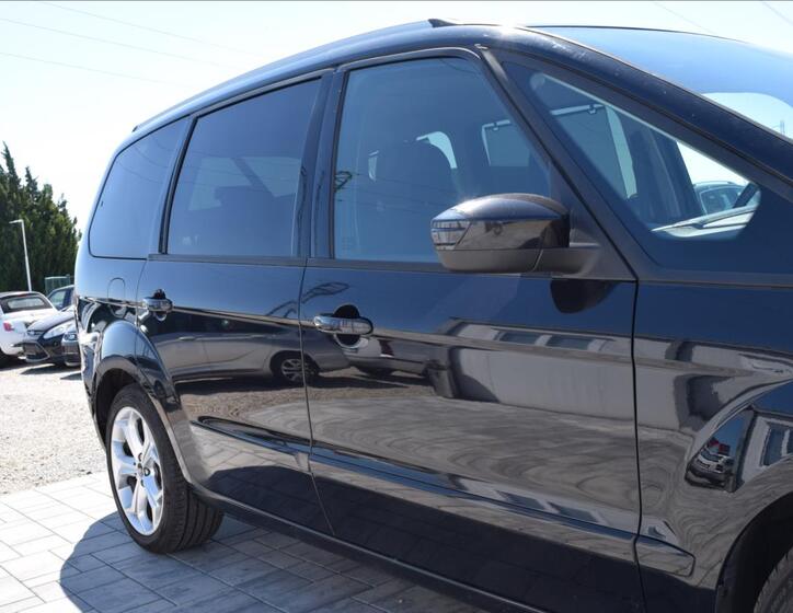 Ford Galaxy 9