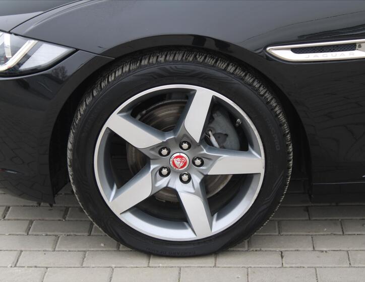 Jaguar XE 9