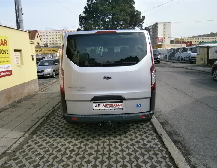 Ford Tourneo Custom 5