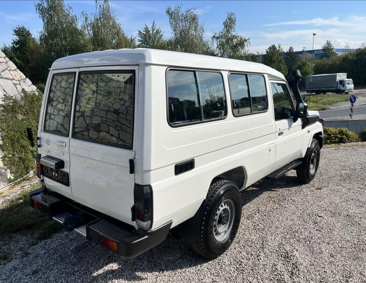 Toyota Land Cruiser 7