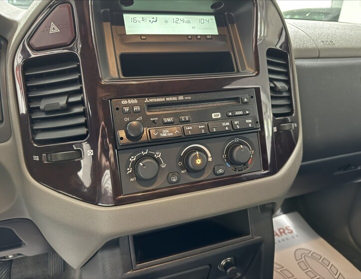 Mitsubishi Pajero 10