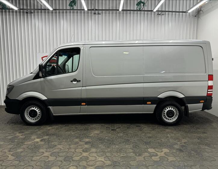 Mercedes-Benz Sprinter 4
