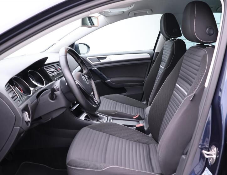 Volkswagen Golf 12