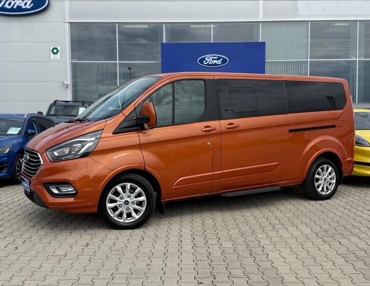 Ford Tourneo Custom 1