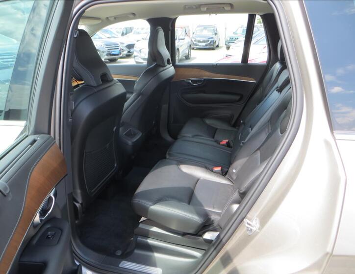 Volvo XC90 24