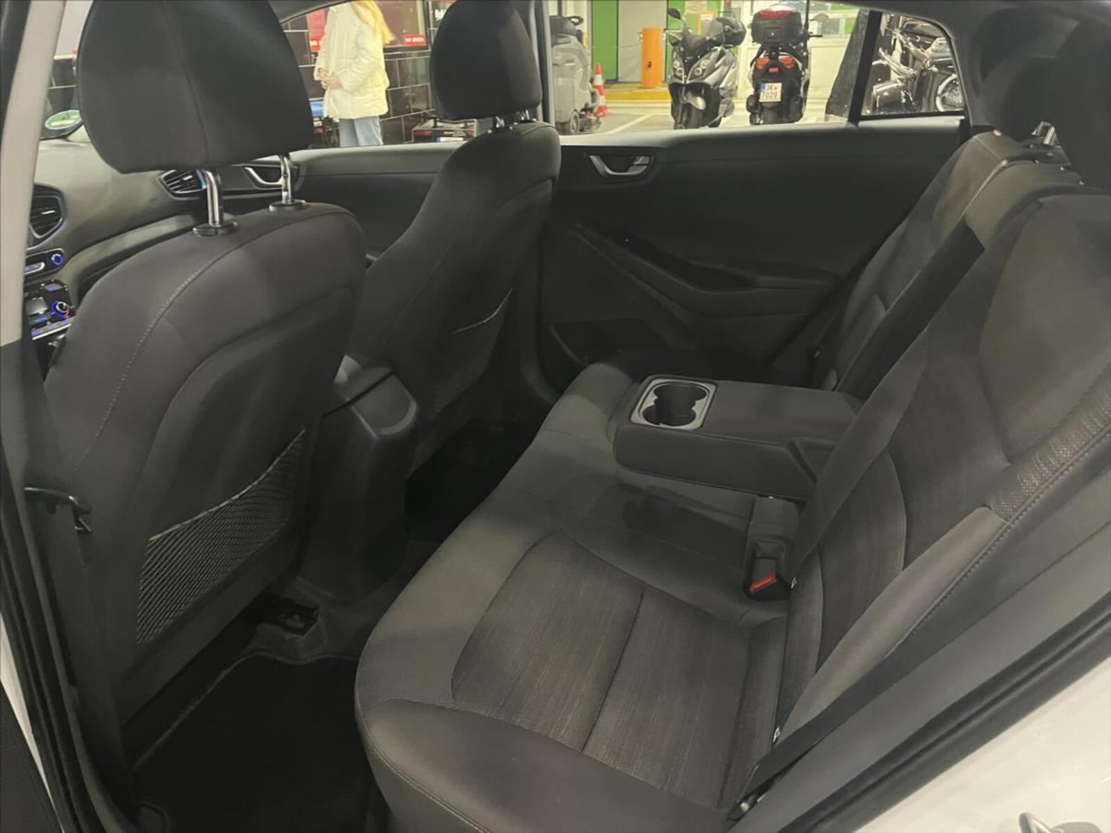 Hyundai IONIQ 15
