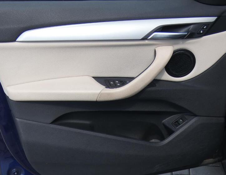 BMW X1 8