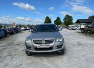 Volkswagen Touareg 1