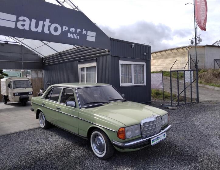 Mercedes-Benz 200 1
