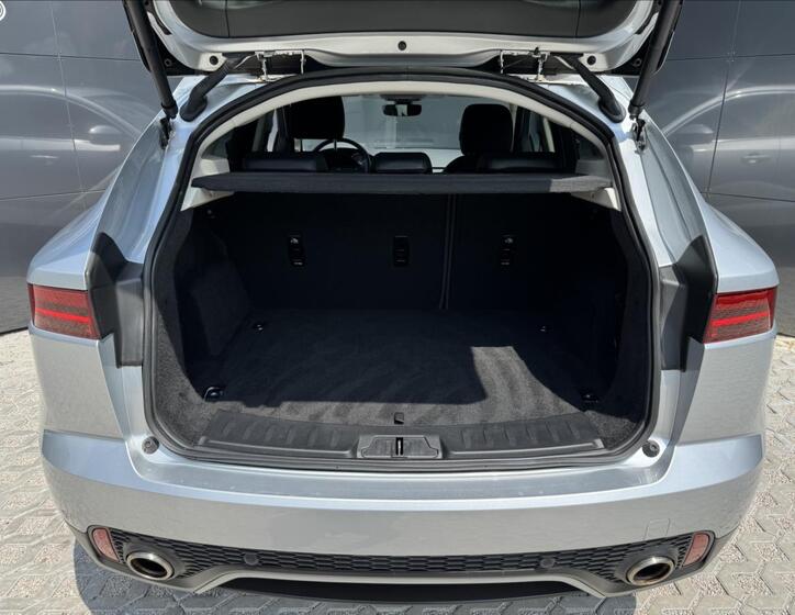Jaguar E-Pace 16