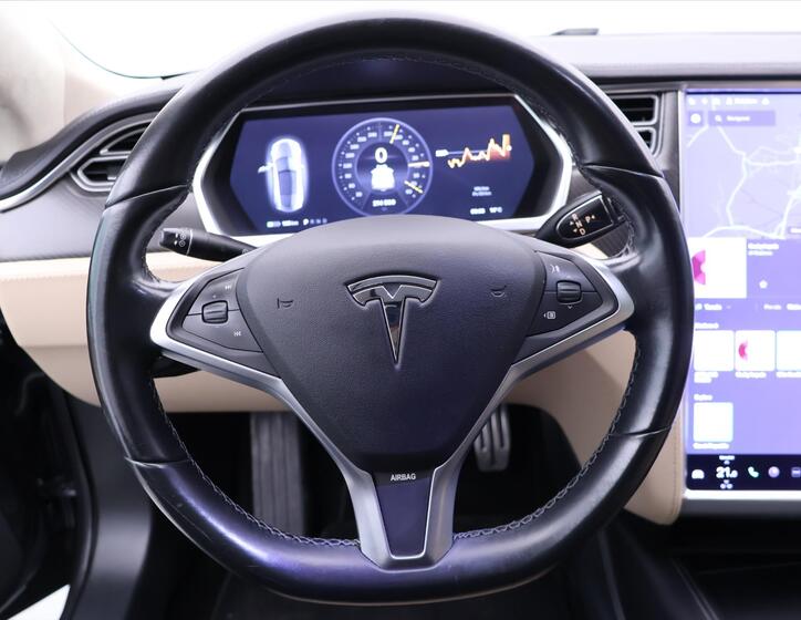 Tesla Model S 21