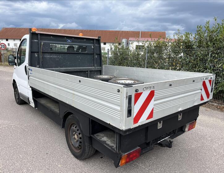 Opel Vivaro 8