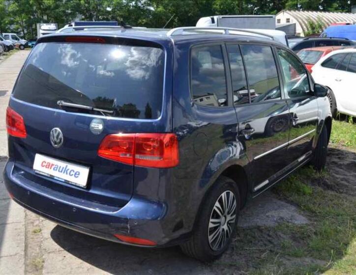 Volkswagen Touran 8