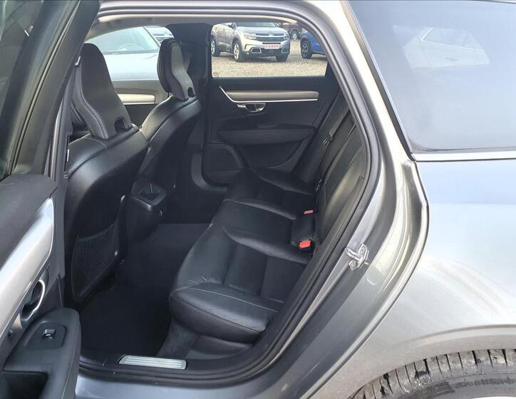 Volvo V90 14
