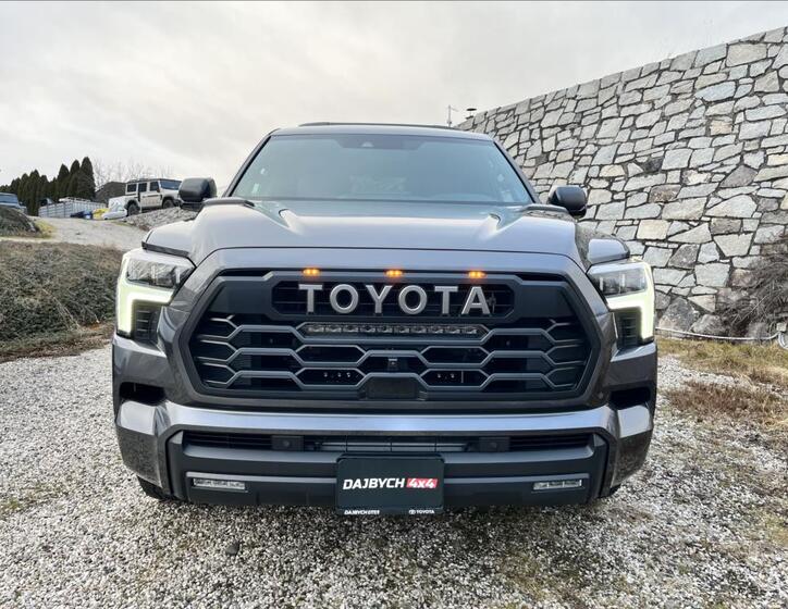 Toyota Sequoia 2