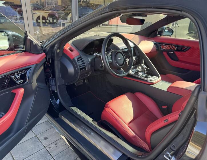 Jaguar F-Type 7