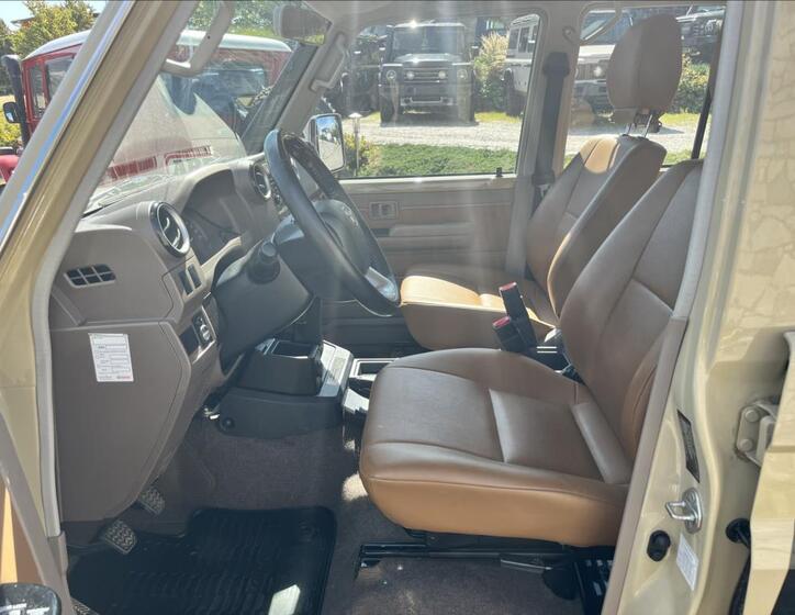 Toyota Land Cruiser 9