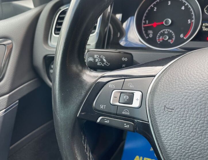 Volkswagen Golf 12