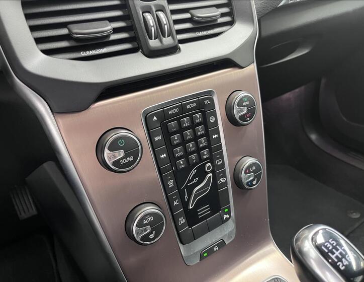 Volvo V40 10